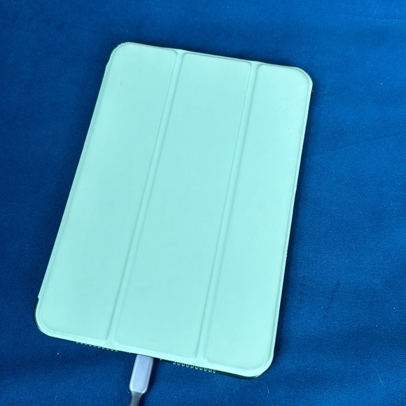 iPad Mini (6th generation) Silver 64GB - Picture 3 of 7